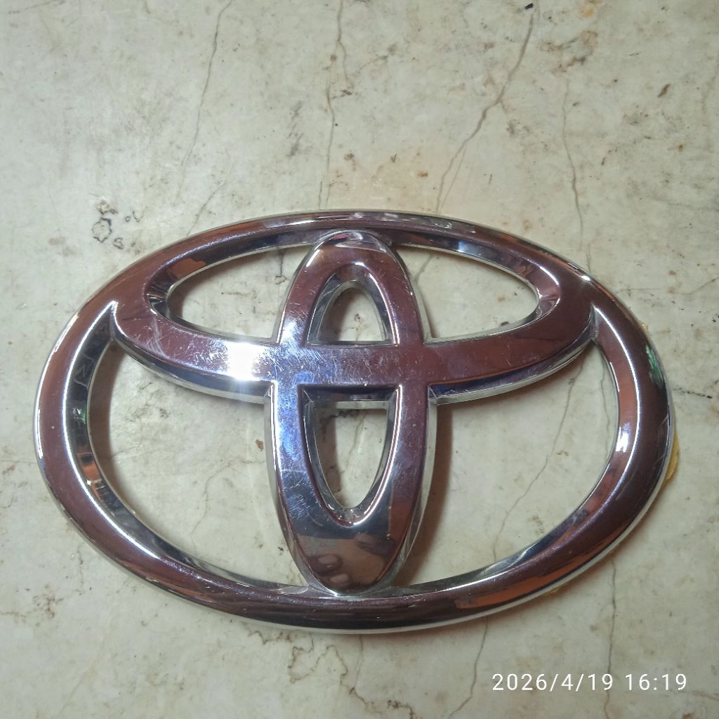EMBLEM LOGO TOYOTA BELAKANG BAGASI