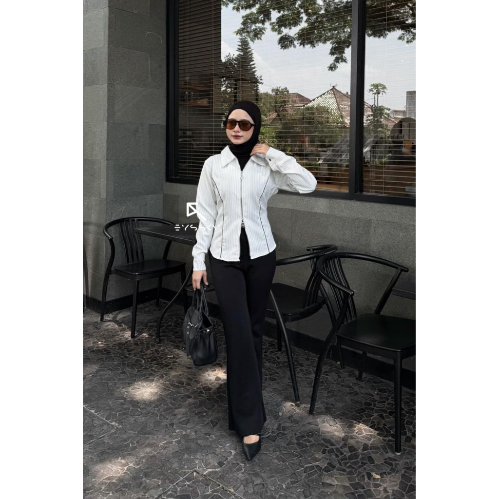 Dyffa Zipper Shirt Stripe Fitted Korean Style