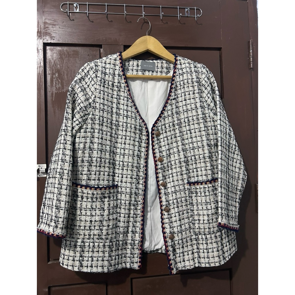 This Is April x Enzy Storia Blazer Tweed Motif Atasan Top Luaran Wanita Office Look Hijab Friendly K