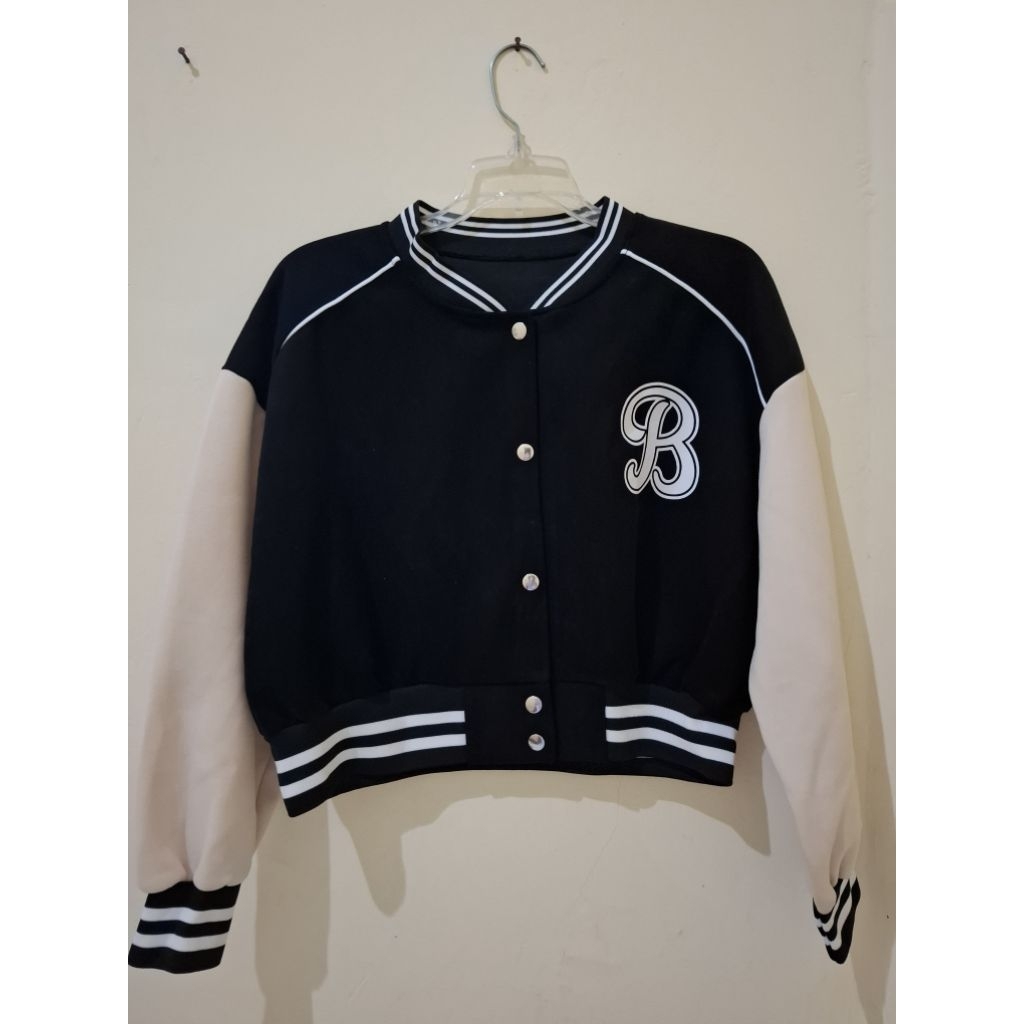 Preloved jaket varsity