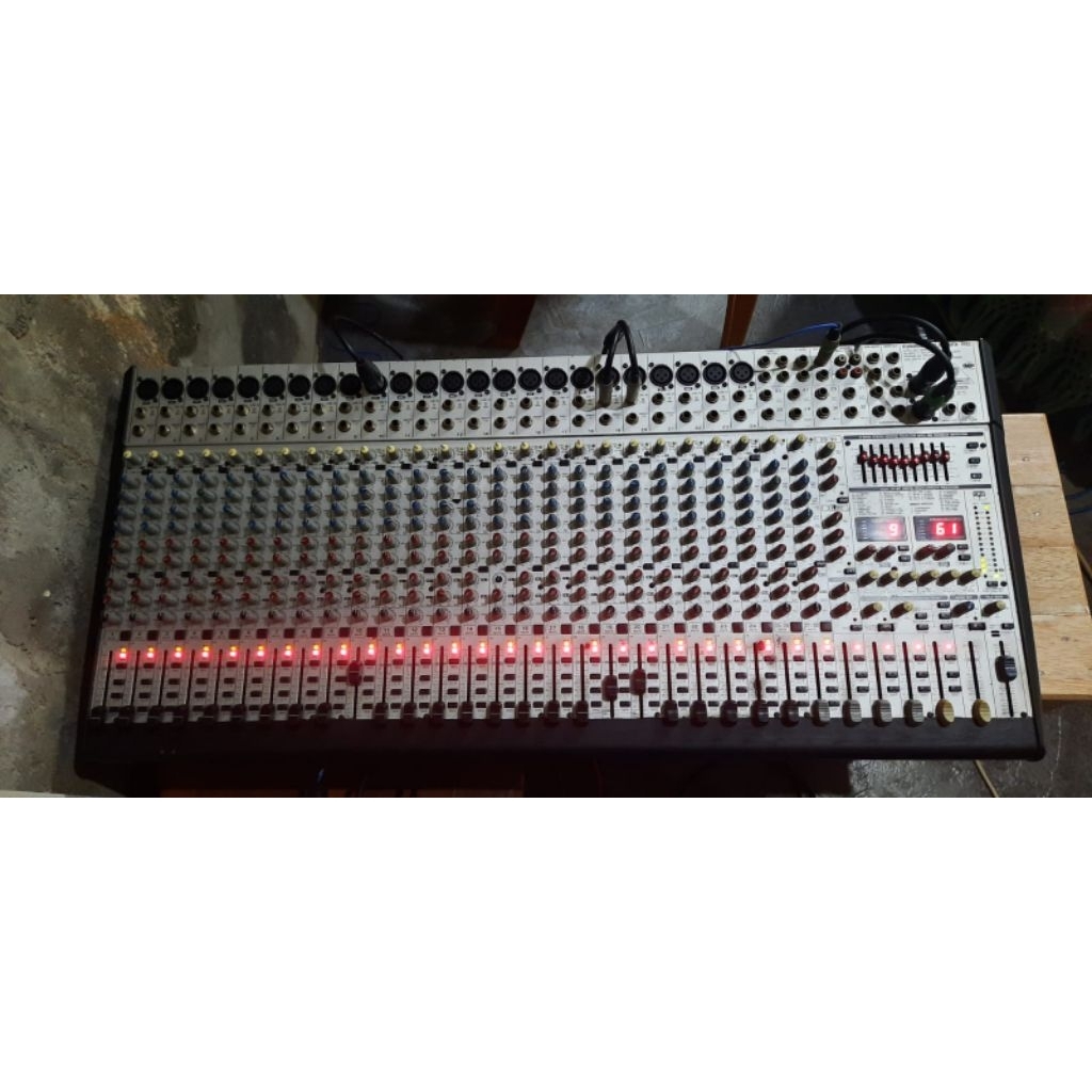 MIXER BEHRINGER EURODESK SL3242FX-PRO BEKAS LAYAK PAKAI BERSIH CUKUP MULUS (Baca Deskripsi)