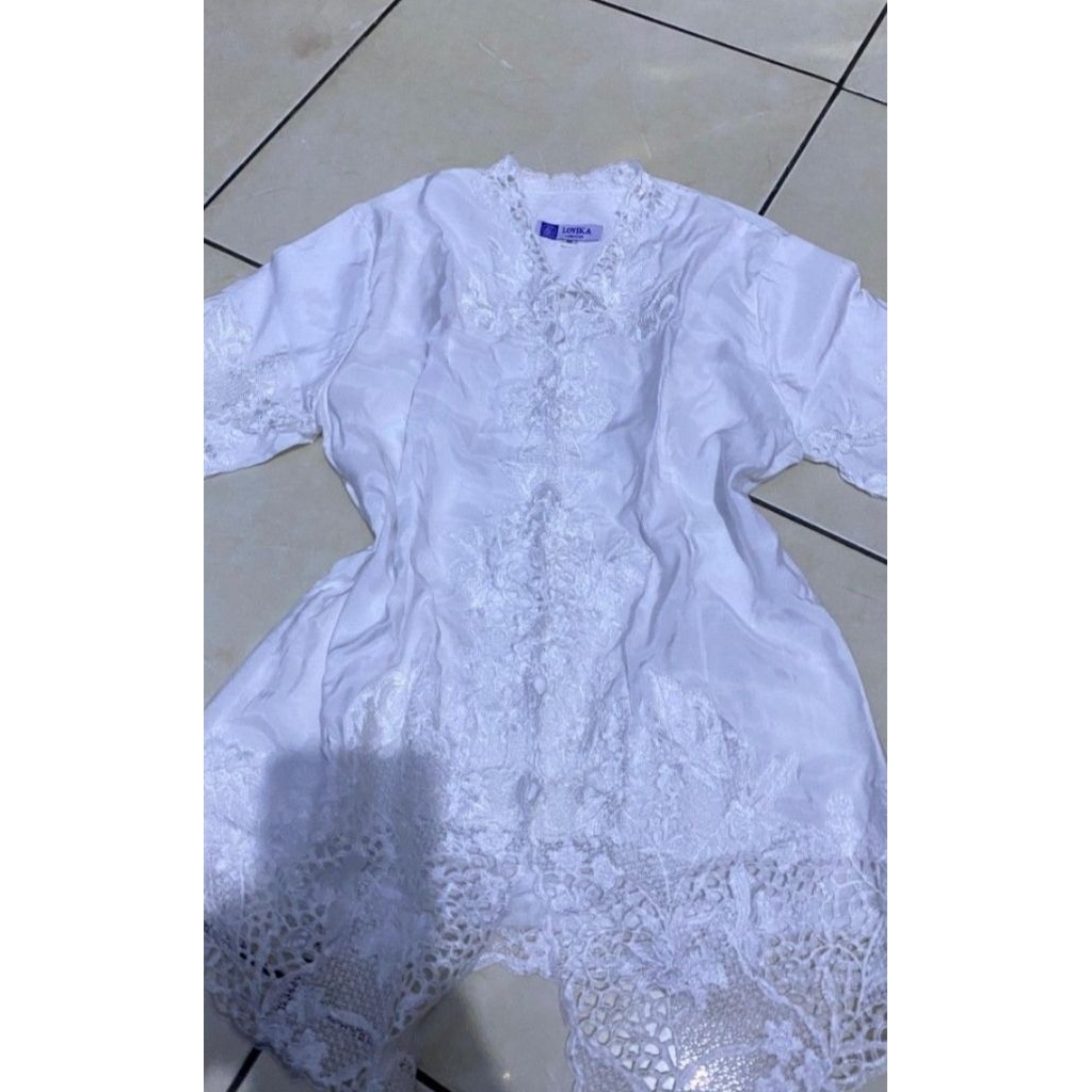 kebaya putih lengan pendek