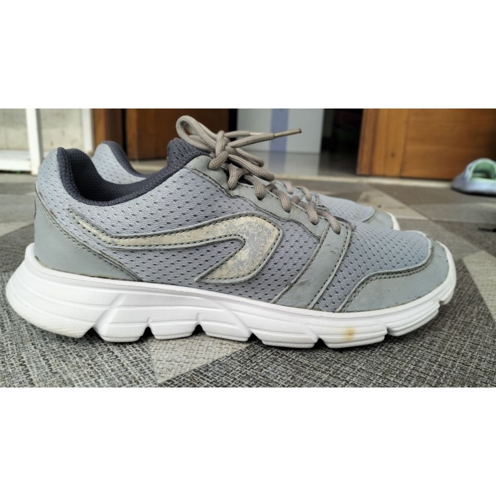 sepatu runing kalenji 38 second