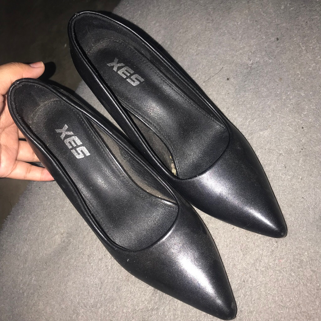 preloved heels Xes hitam uk39