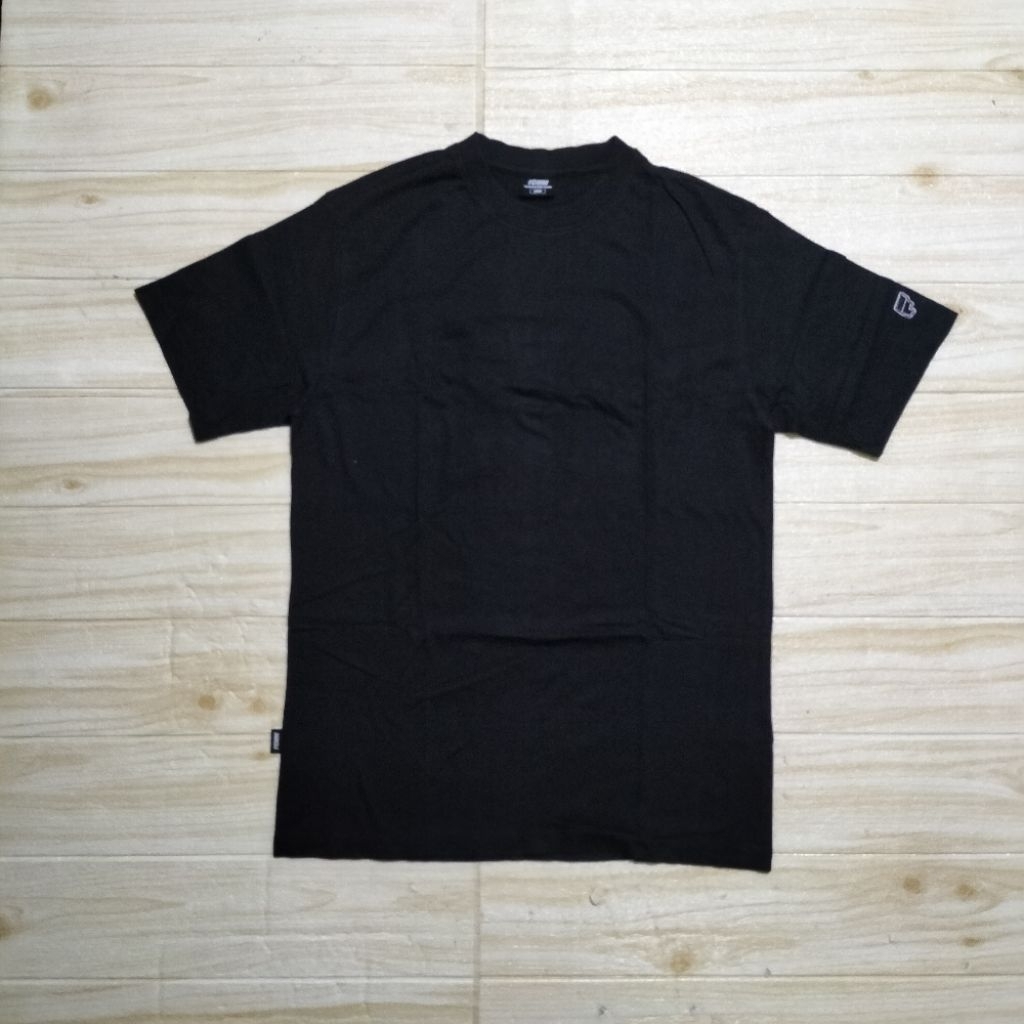 1044. T Shirt Kaos  FCMM   Size S  LD98