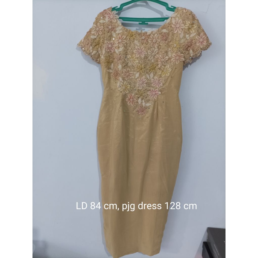 Dress pesta Gold