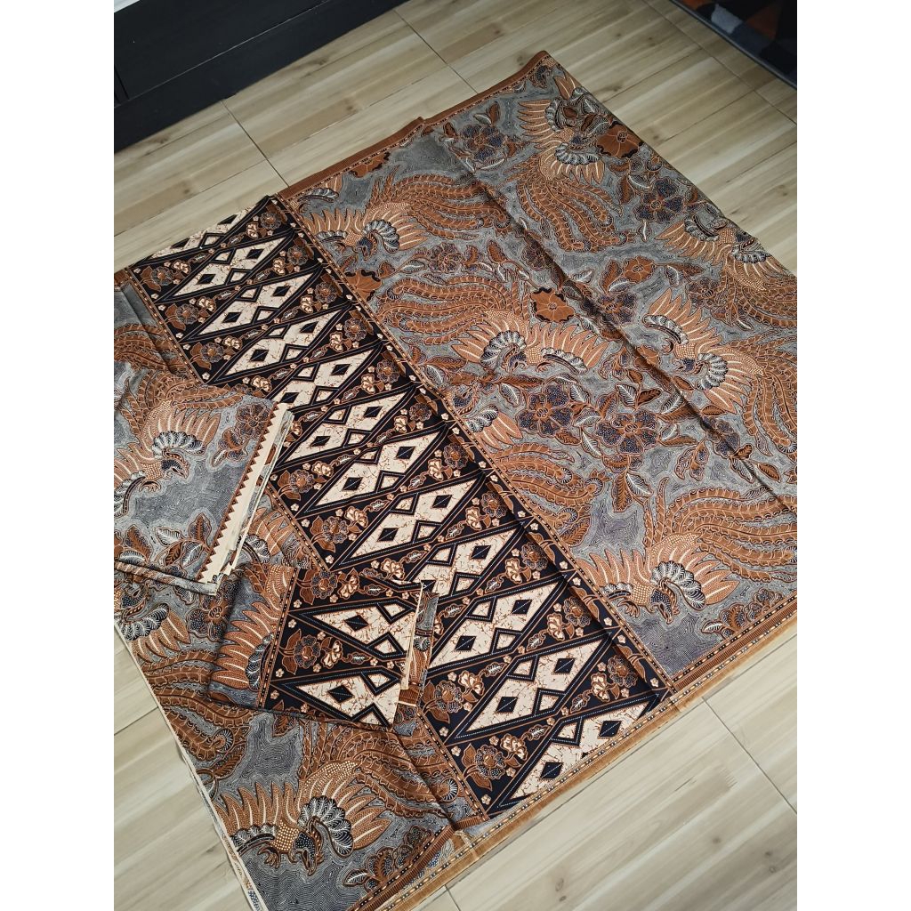 SET SARIMBIT COUPLE KAIN UNTUK KEMEJA BAPAK DAN KAIN SARUNG PLUS SELENDANG MOTIF SAWUNGGALING AB