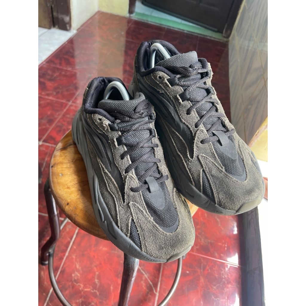 ADIDAS YEEZY BOOST 700 V2