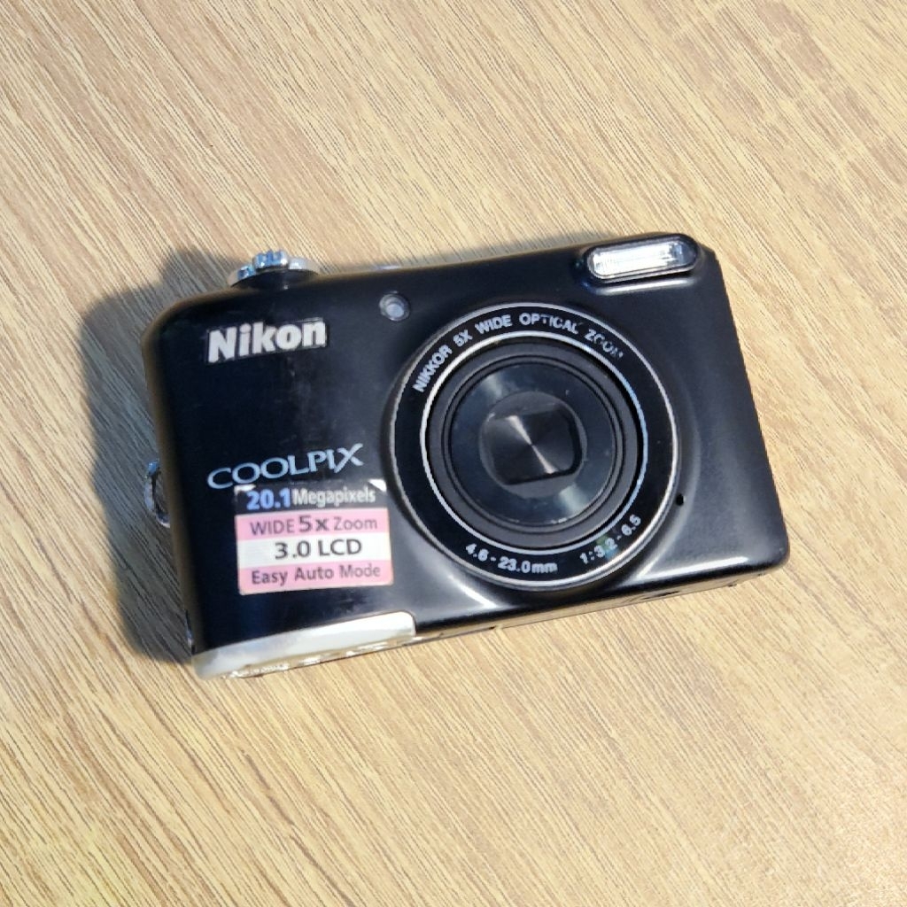 Kamera Digital Nikon L28 Bahan