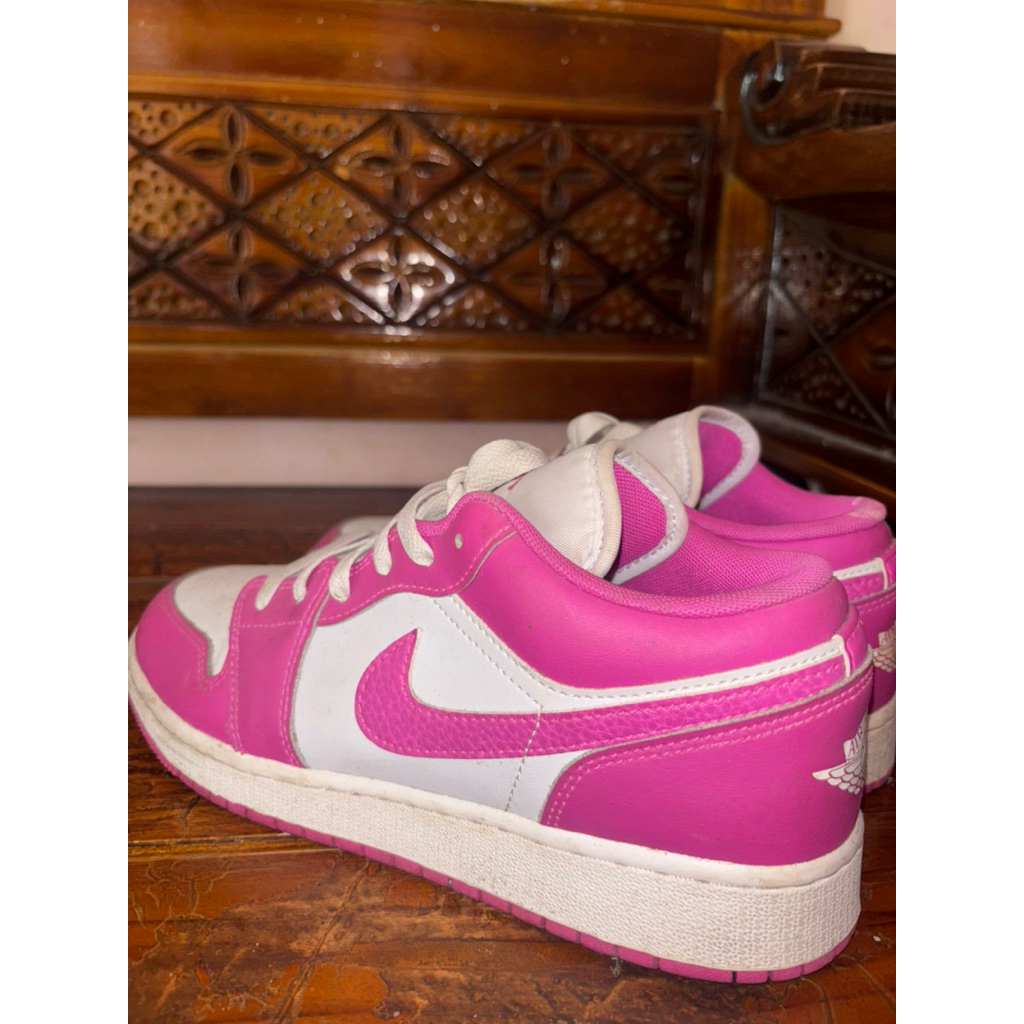 PRELOVED SEPATU AIR JORDAN PINK FUCIA (BACA DESKRIPSI)