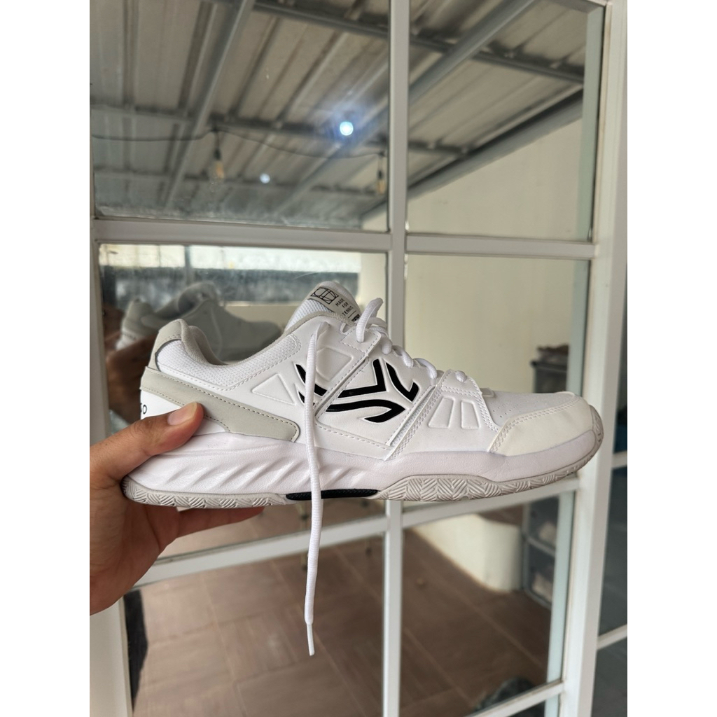 sepatu tenis Artengo