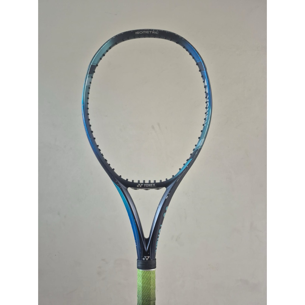 Yonex Ezone Skyblue 100L 100/285/G1 tanpa senar