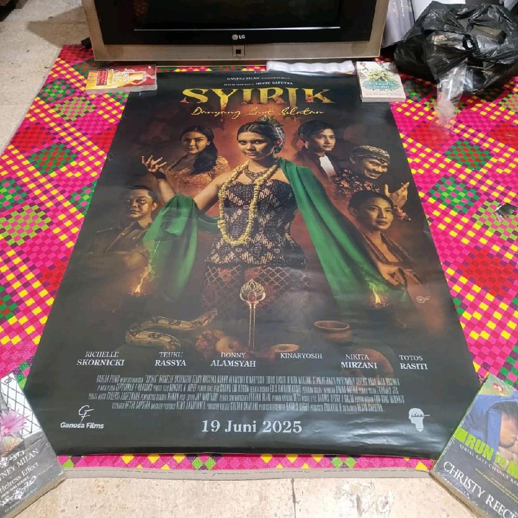 poster film syirik original