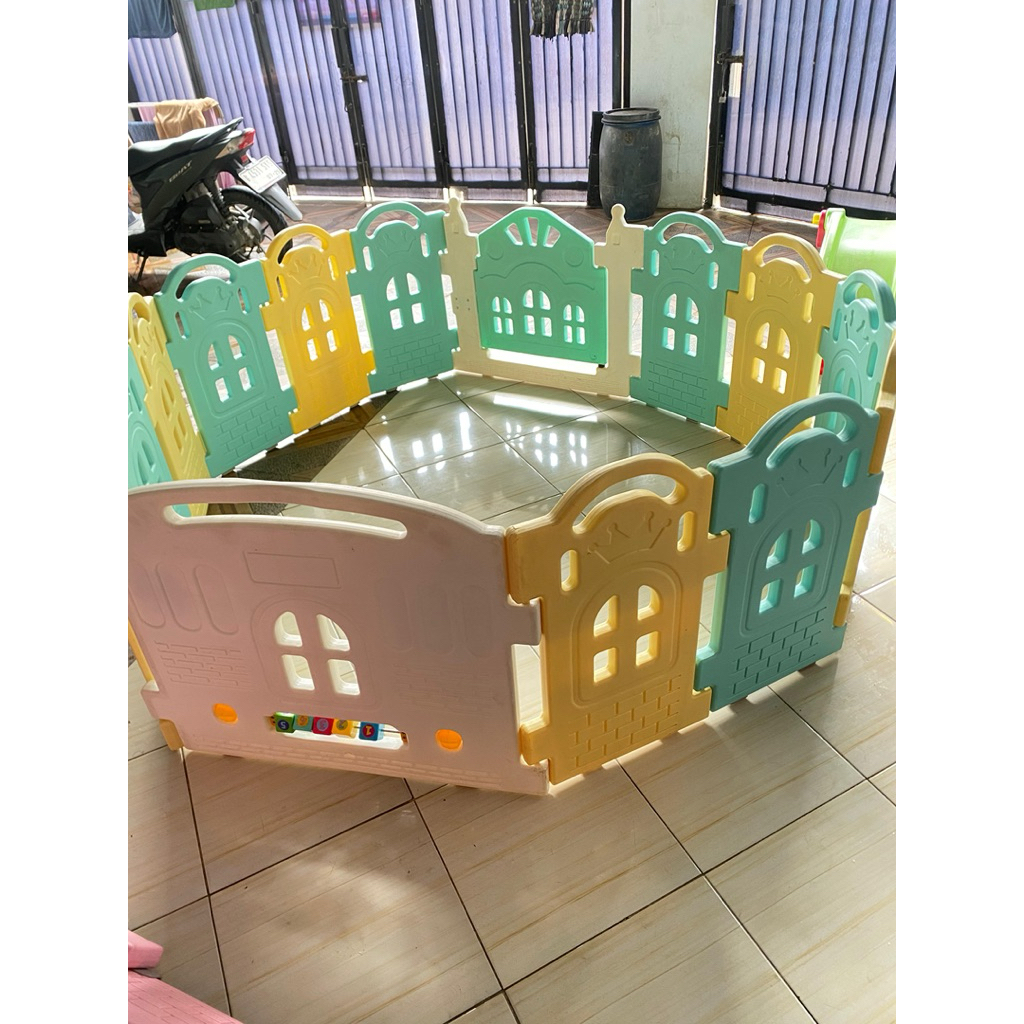 preloved Pagar Bayi Parklon Magic Castle Baby Fence