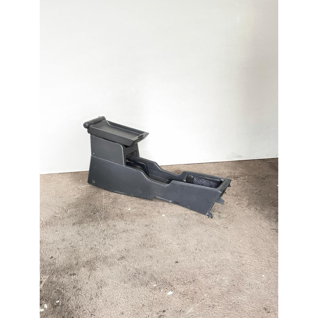Console consol konsol box Nissan Xtrail X-Trail T30 original copotan
