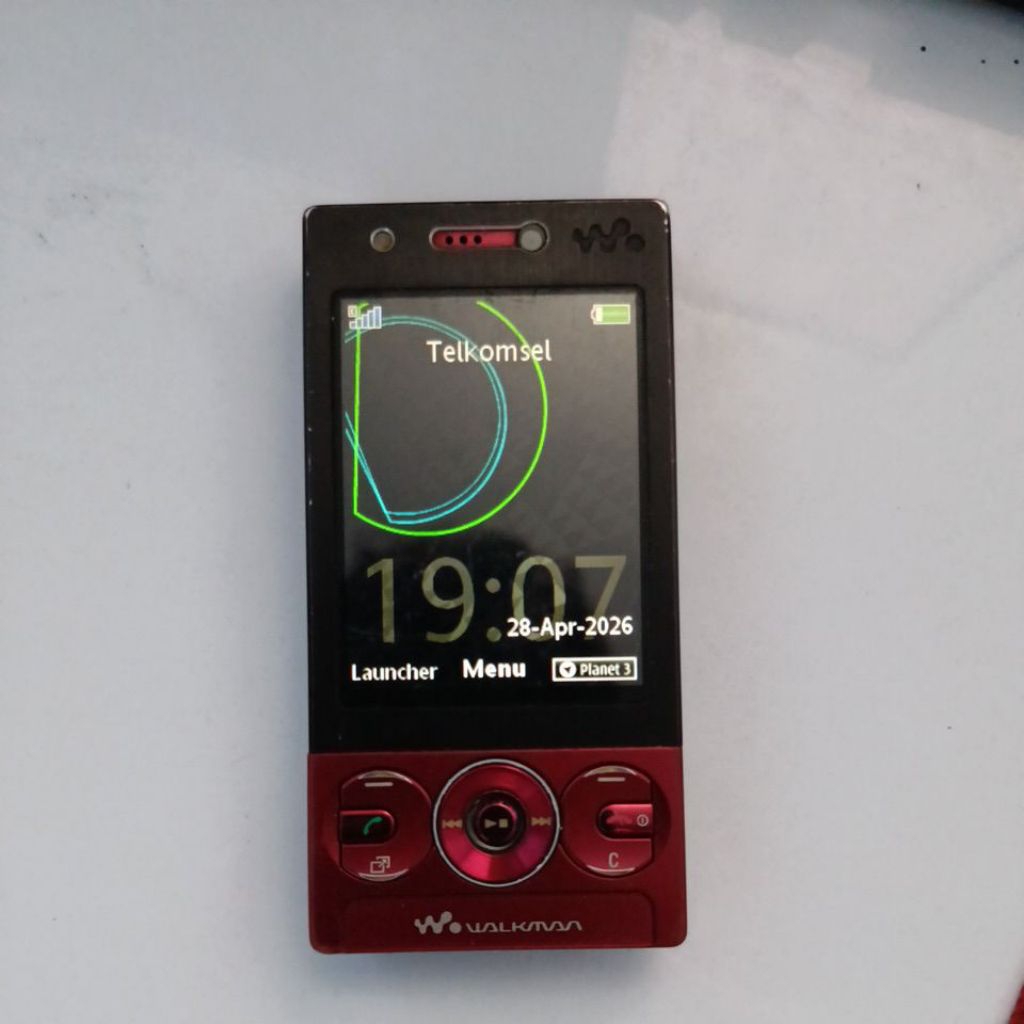 Hp jadul Sony ericsson W705 normal all operator + banyak bonus
