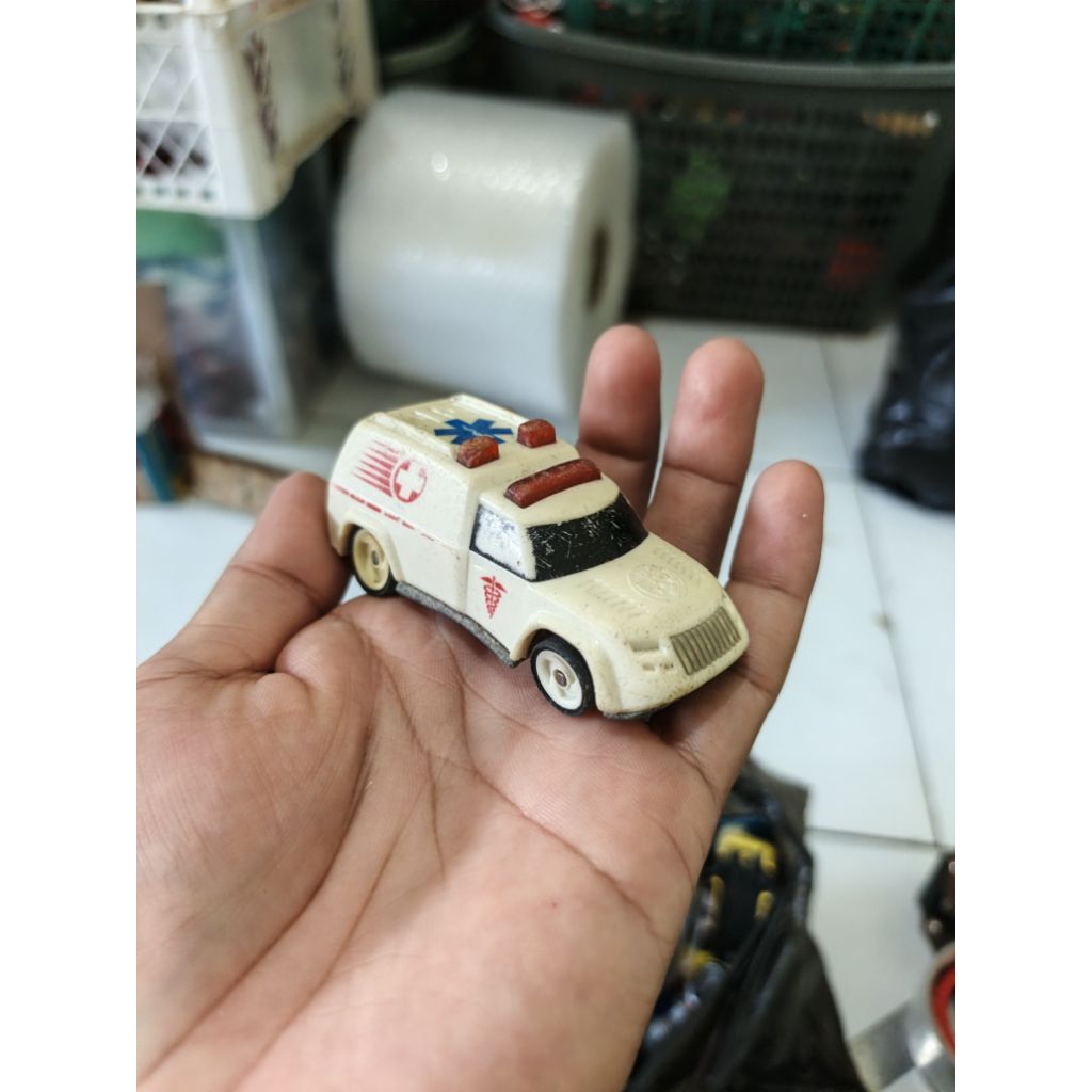 diecast hotwheels ambulance vintage