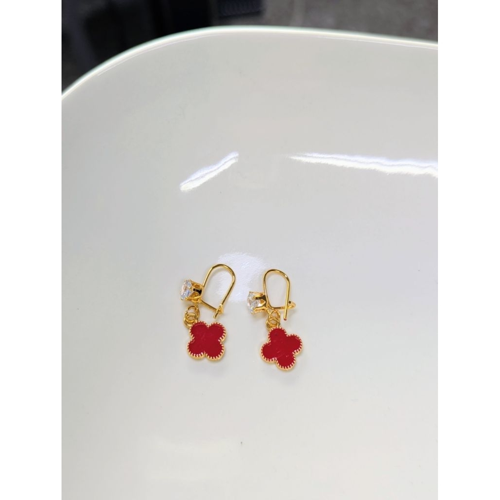 Anting titanium wanita anting clover bunga merah anting wanita titanium aksesoris wanita Korean styl