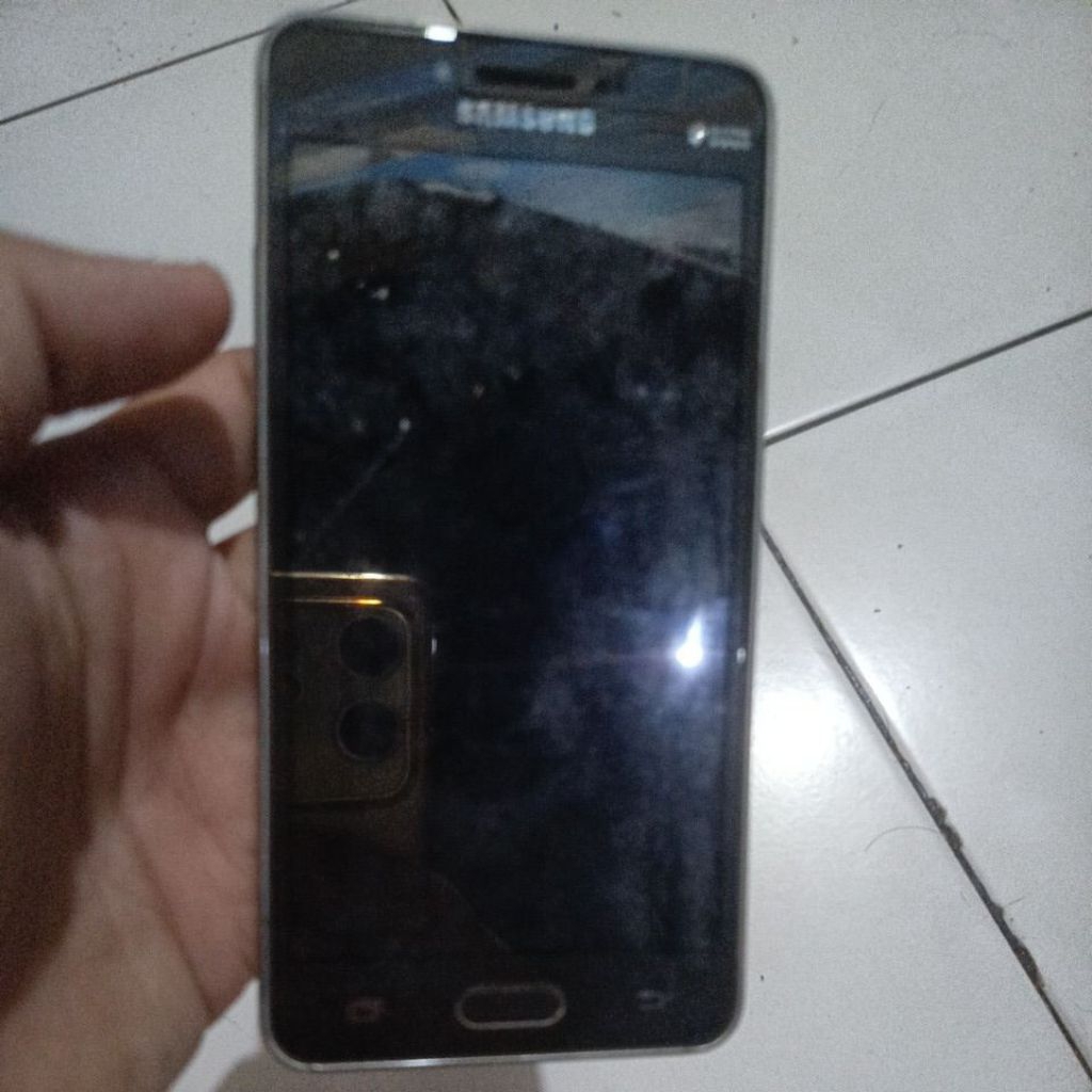 handphone samsung J2 prime rusak, mati total
