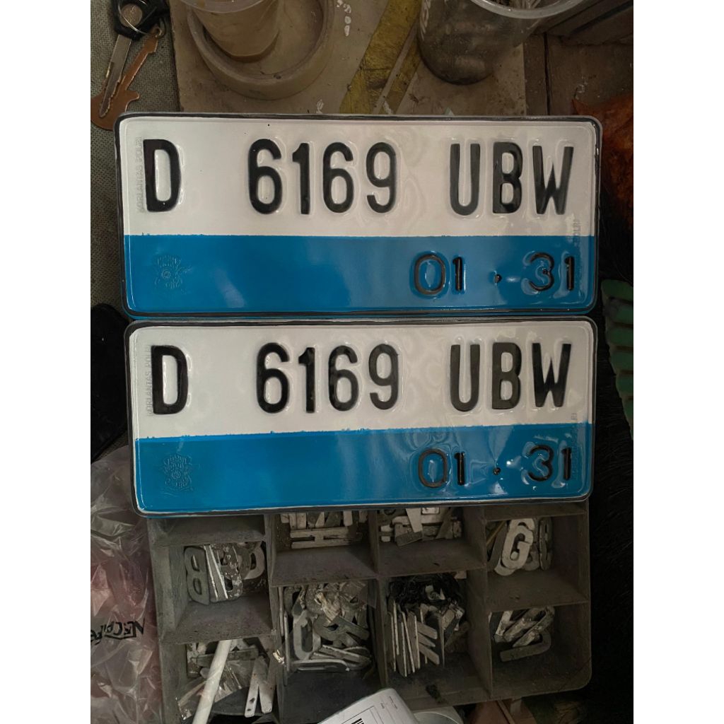 plat nomer kendaraan(motor listrik) standar Samsat logo Korlantas polri kanan kiri