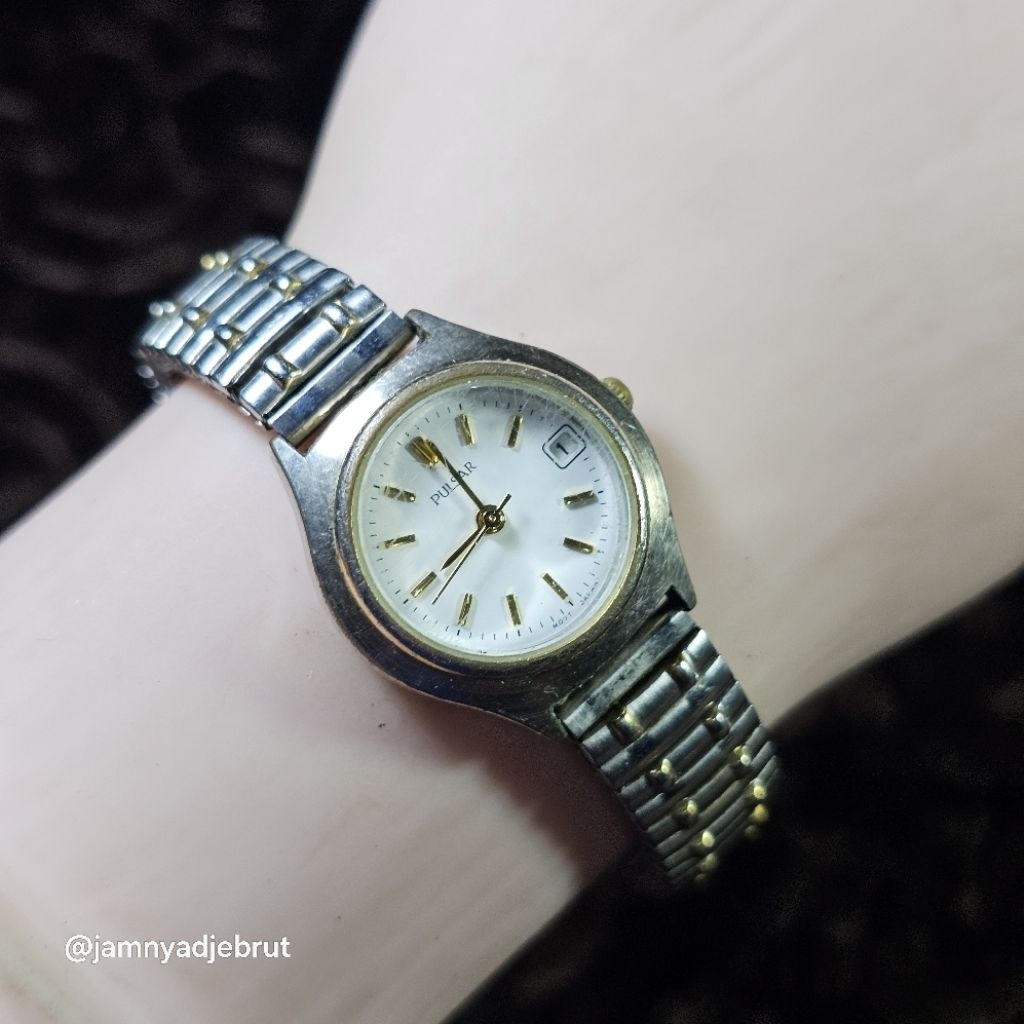 Jam Pulsar VX82-X241 by Seiko Silver Gold Date Ladies Bekas