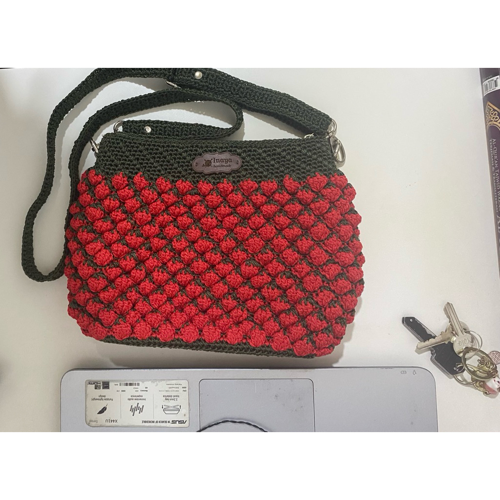 Preloved Tas Rajut Strawberry