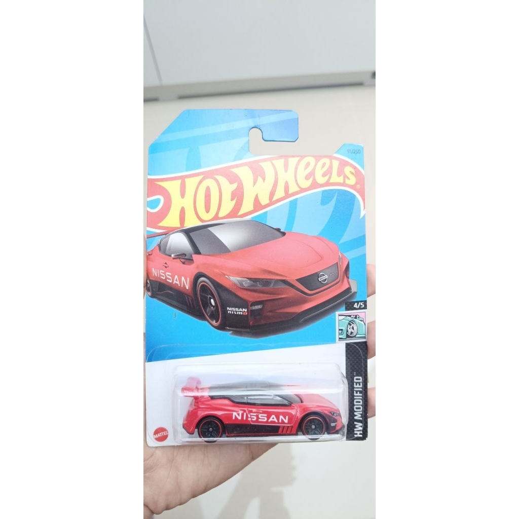 [HOTWHEELS] Nissan Leaf Nismo RC 02