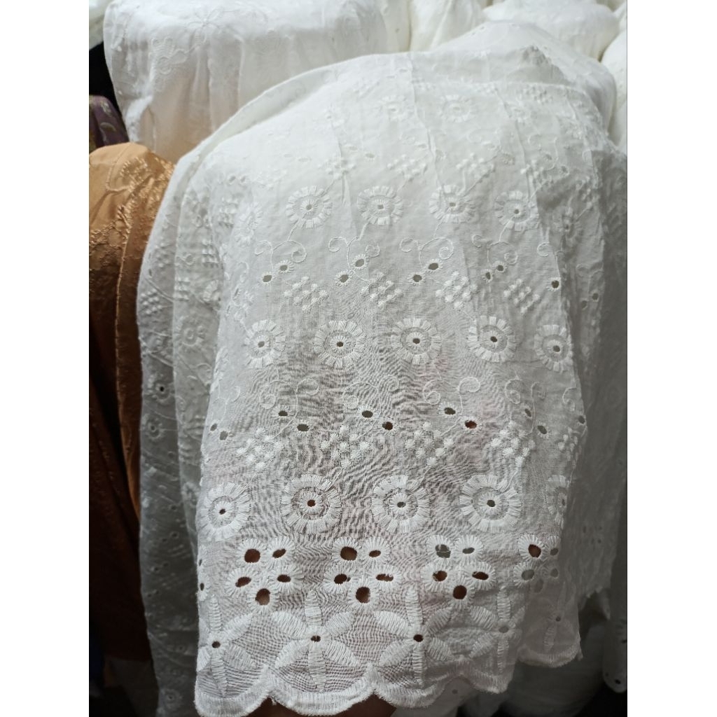 kain katun bordir bolong khusus warna putih  bw harga ½ meter