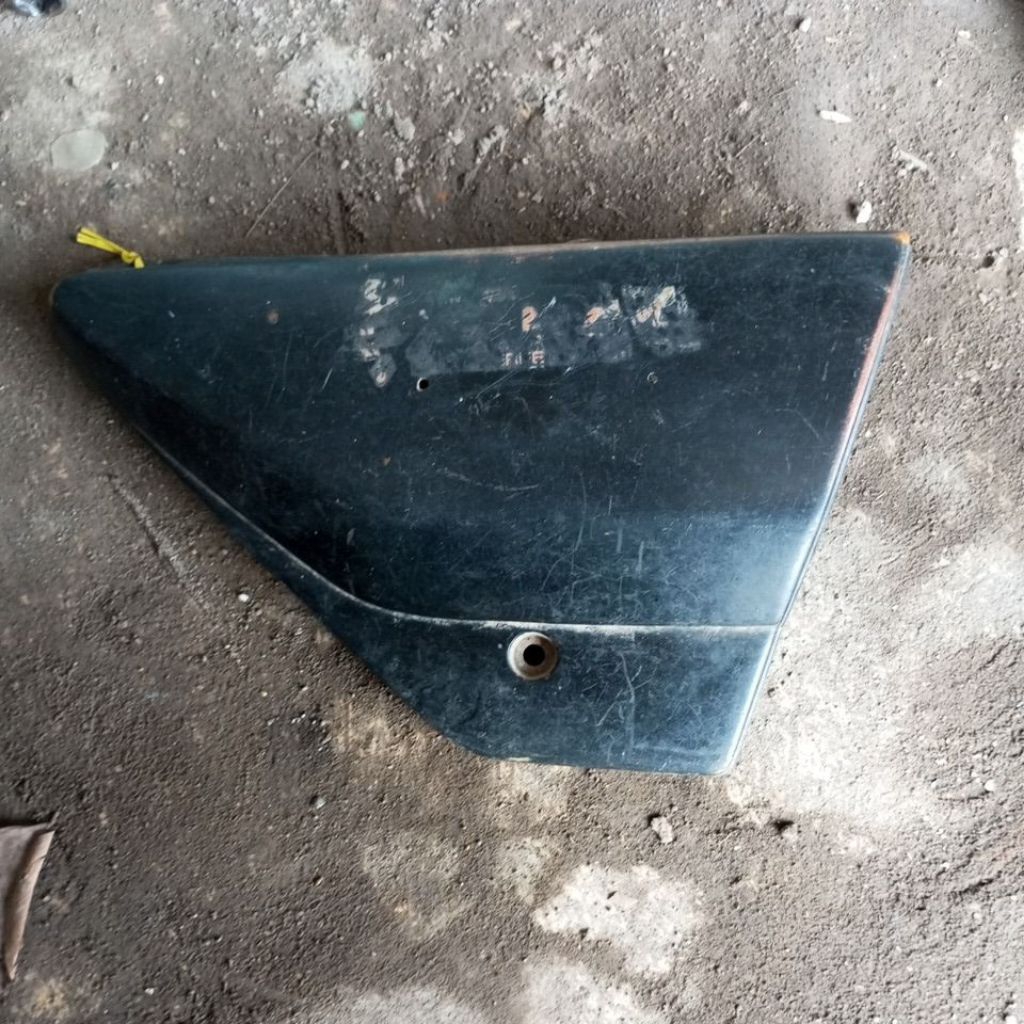 tutup aki Suzuki TRS kanan saja original
