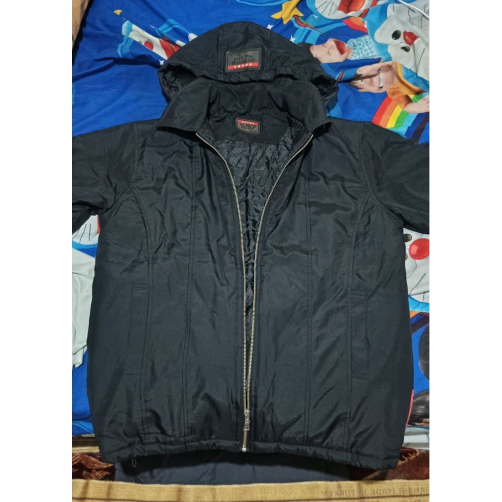 Jaket merk Prada