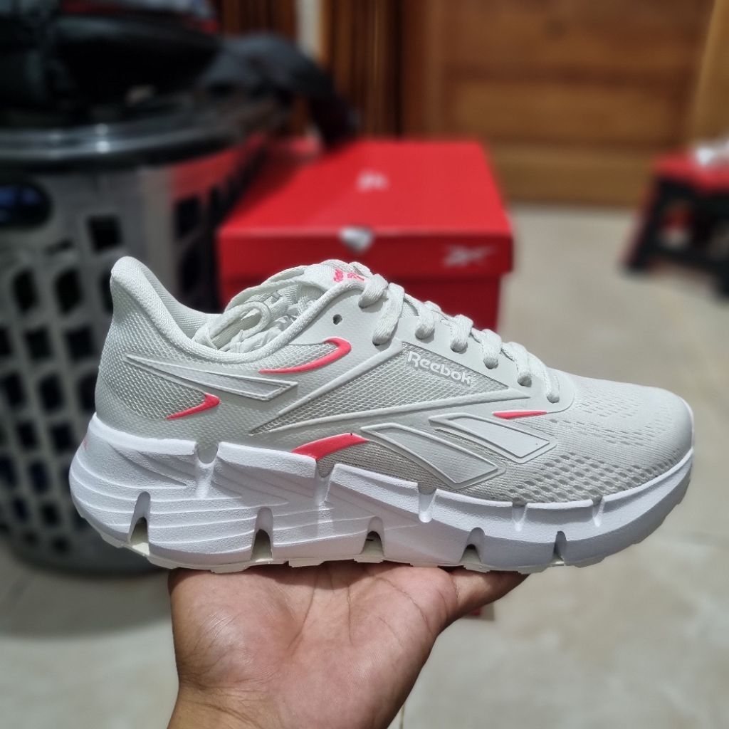 Sepatu Wanita Original Reebok Zig Dynamica - White