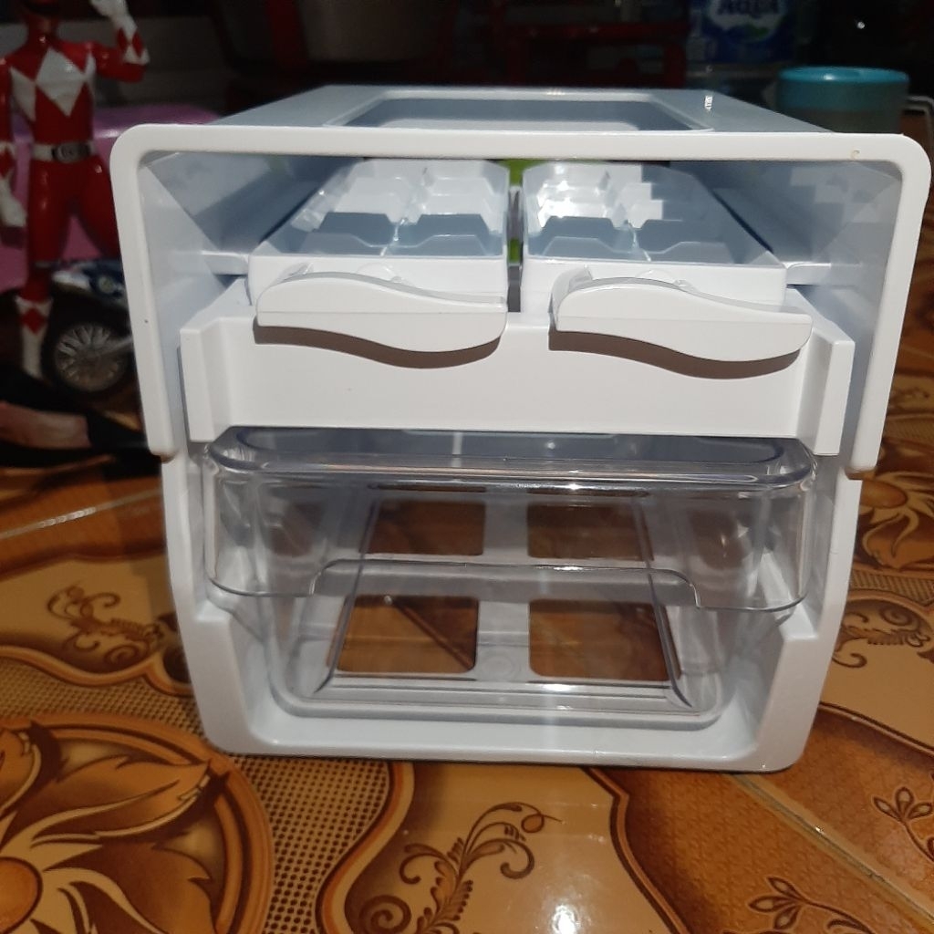 Twist ice maker kulkas pembuat kotak es  batu model putar