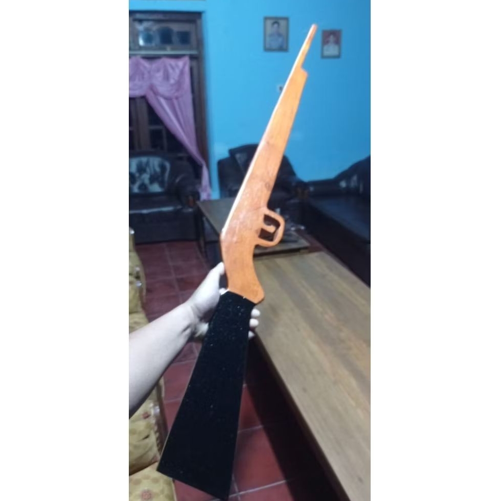 Senapan laras panjang  - laras panjang -  senapan AK 47 -  senjata kayu - senapan kayu - senapan mai