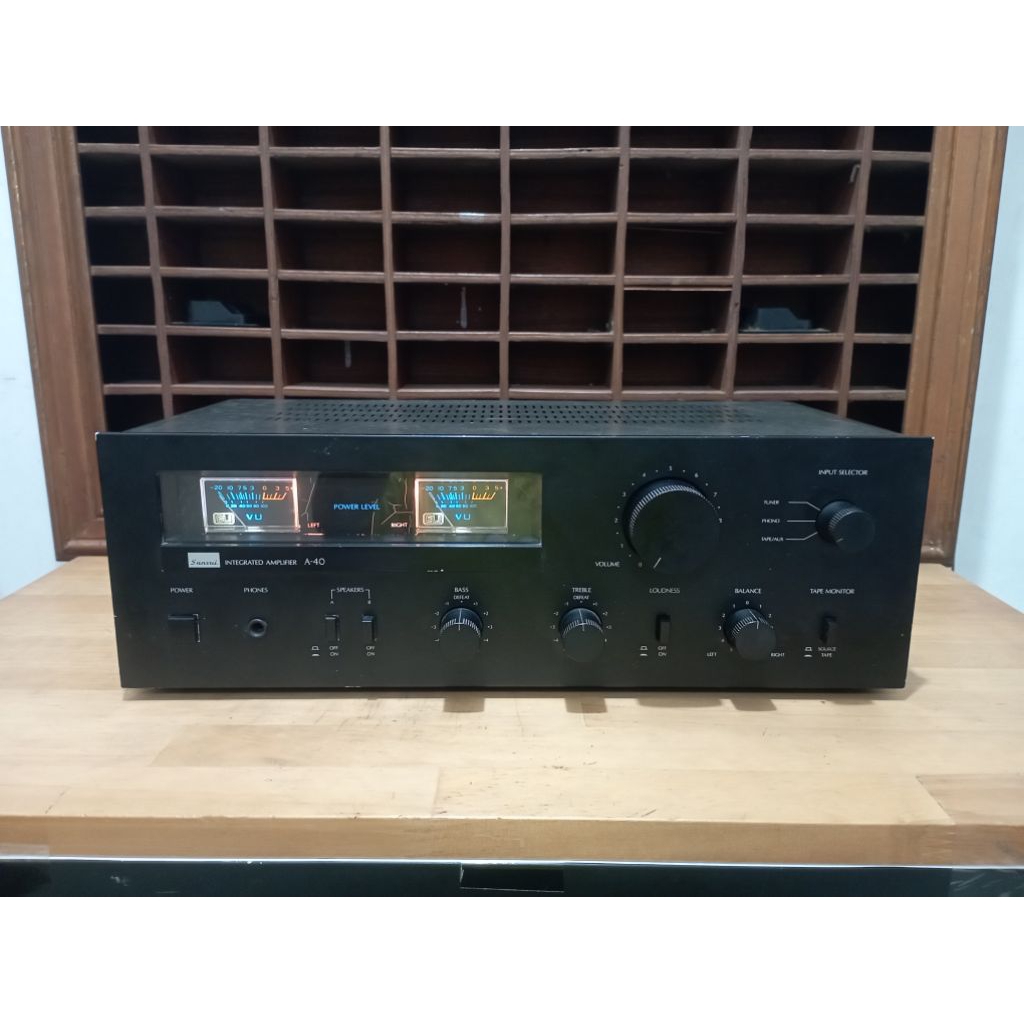Integrated Amplifier Sansui A-40.