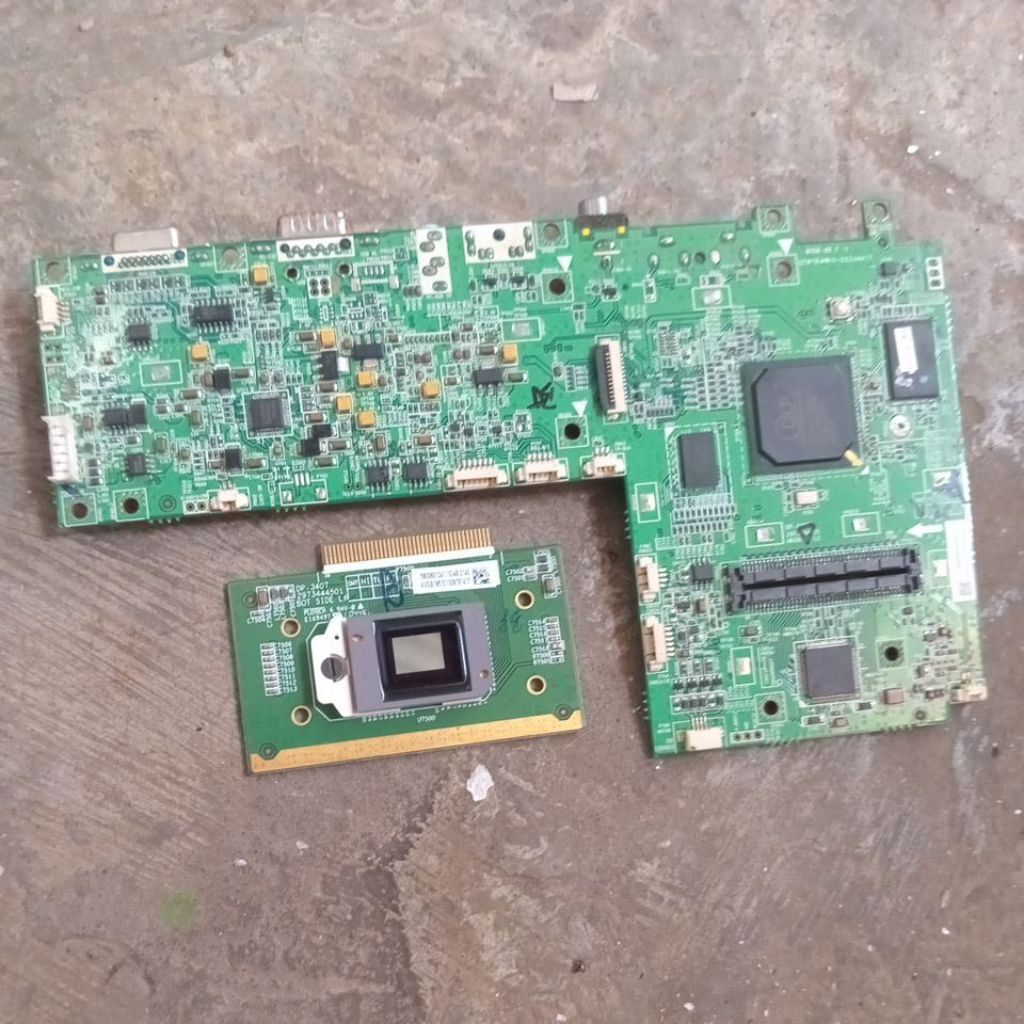 mobo proyektor lg
