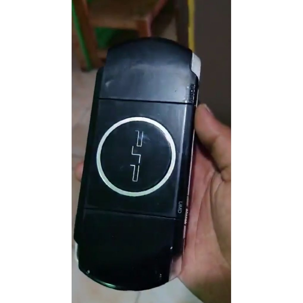 psp 3000 minus gada batre dan cas