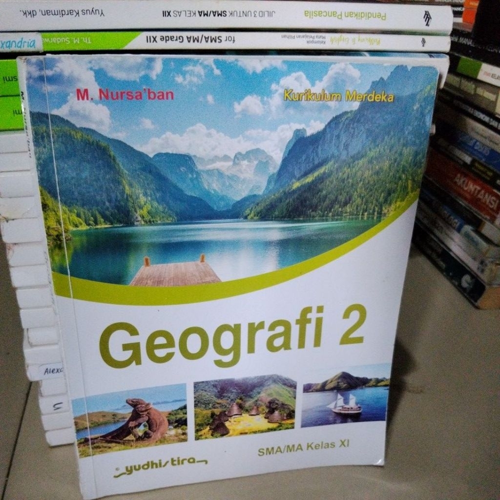 buku geografi sma kelas 12 bekas Yudistira