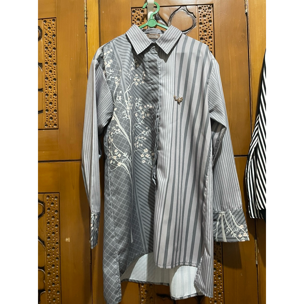 PRELOVED ATASAN WANITA/ BAJU WANITA/ MY LADY HIJAB CLEO SHIRT WARNA GREY