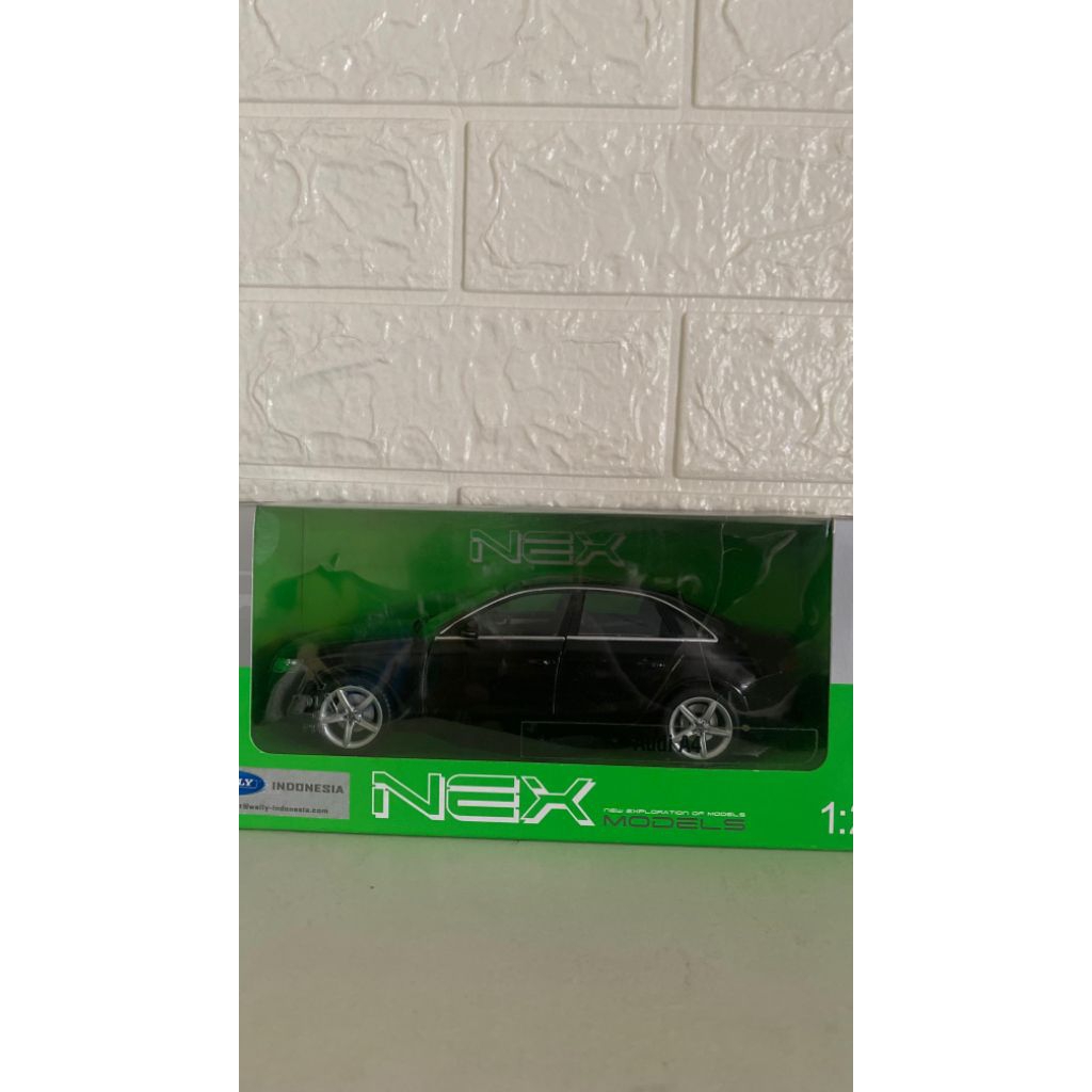 diecast audi A4 merk welly skala 24