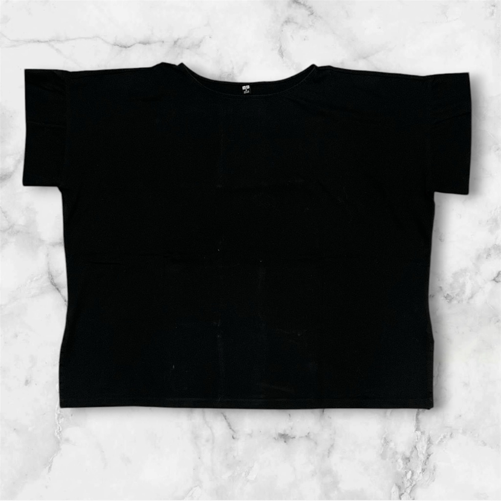 T-shirt Kaos UNIQLO (Boxy Oversize)
