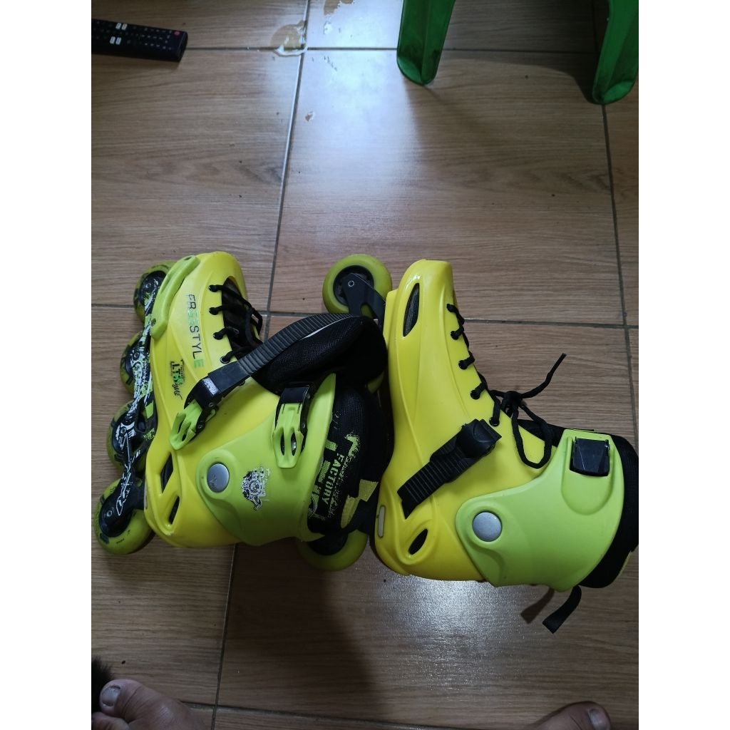 Sepatu Roda Second