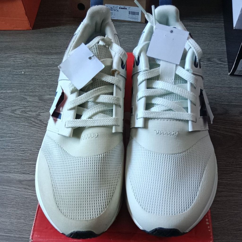 Sepatu UA900AR2