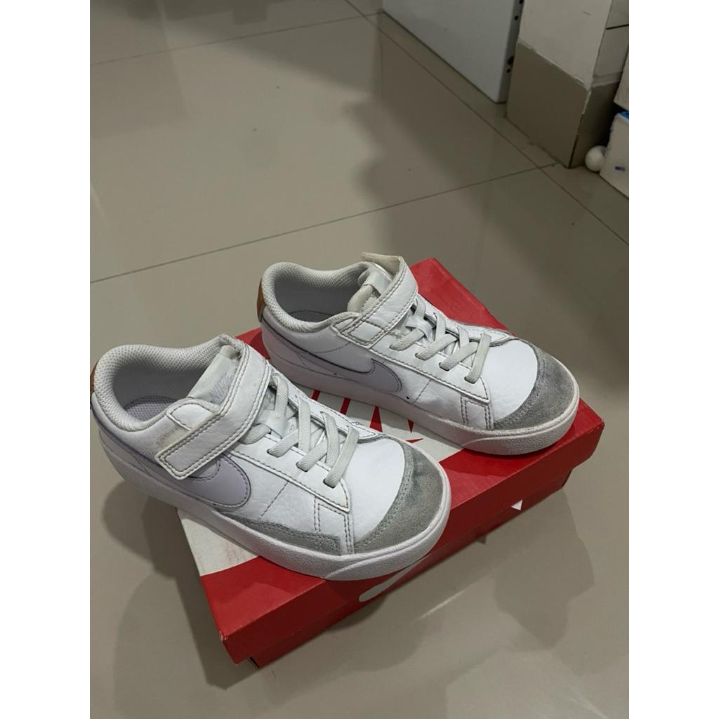 Preloved Sepatu Nike Kids Blazer Low 77