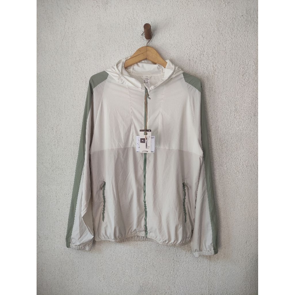 Decathlon helium quechua hiking jacket bnwt