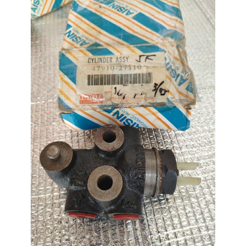 Pembagi minyak rem original Toyota Kijang 5K