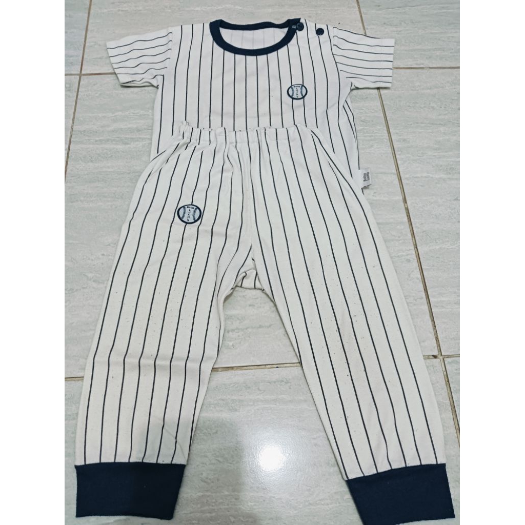 PRELOVED SETELAN BAYI 6-12 BULAN MERK BABY LUCKY