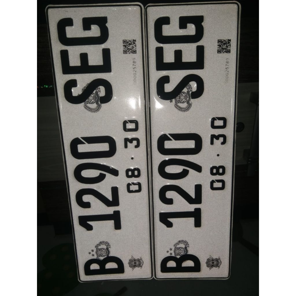 plat mobil reflektif barcode