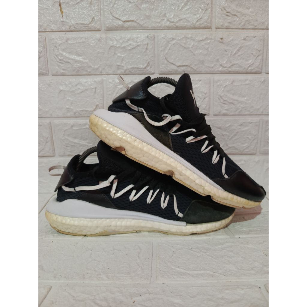 Sepatu Sneakers 4dd4s Y-3 Kusari Core Black White size - 41,5