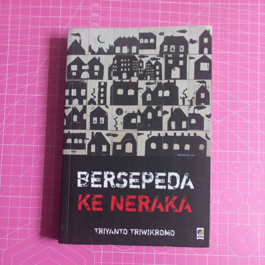 BERSEPEDA KE NERAKA. TRIYANTO TRIWIKROMO