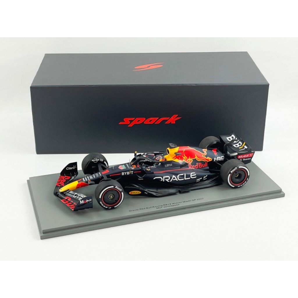 Spark Models skala 1:18 diecast mobil scale model car F1 formula one Max Verstappen RB18 GP Miami 20